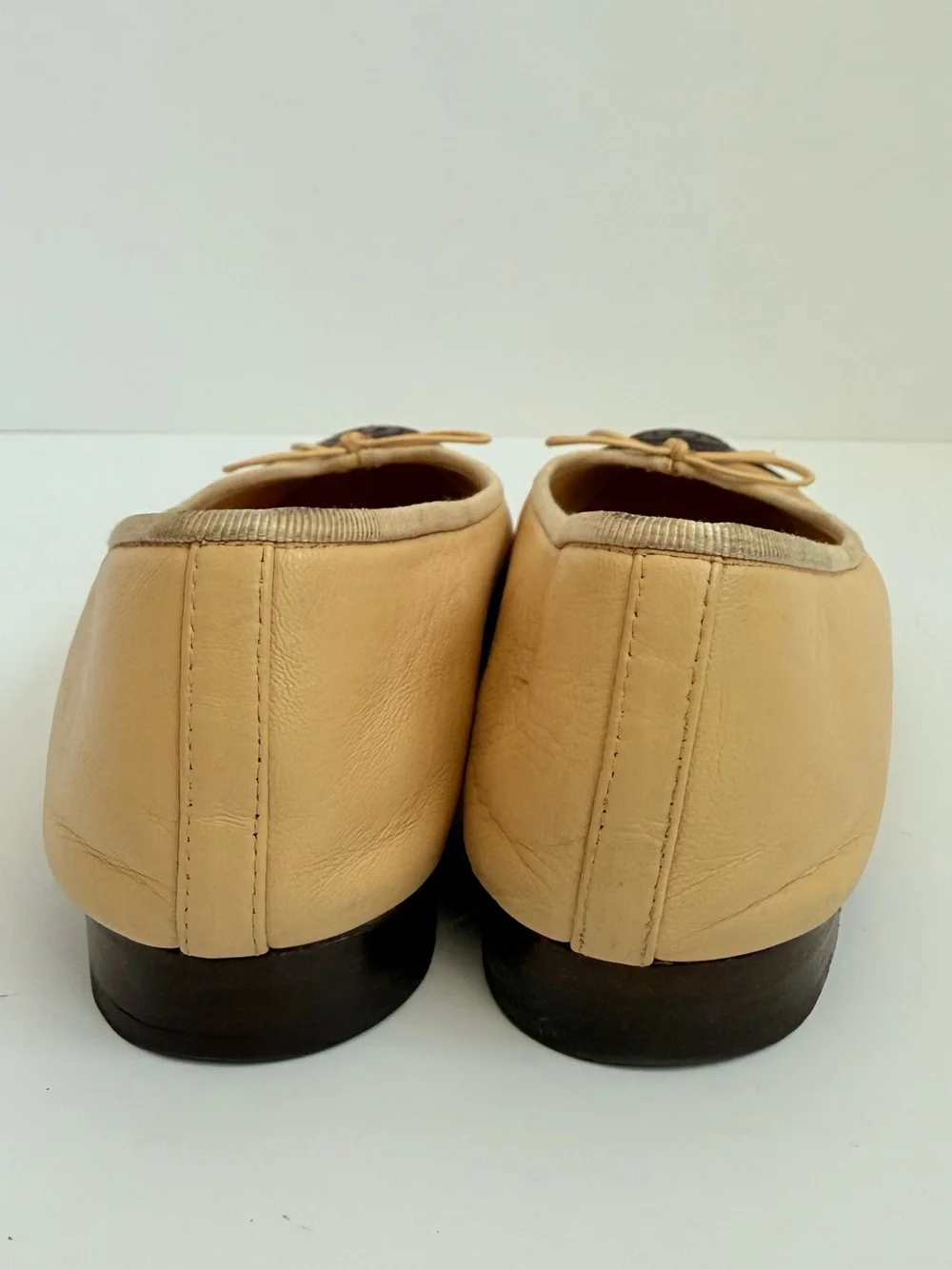 CHANEL G02819 Beige Black CC Cap Toe Leather Ballet Ballerina Flats 37.5